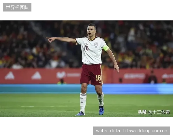 西班牙中场屏障罗德里赛季负荷超标,国家队需精算其世界杯体能储备。 西班牙中场屏障罗德里赛季负荷超标,国家队需精算其世界杯体能储备。